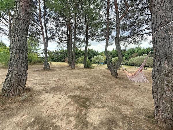 Maison d'architecte avec dépendance, piscine et plus de 6 000 m² de terrain