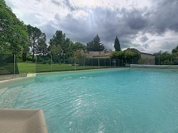 Maison d'architecte avec dépendance, piscine et plus de 6 000 m² de terrain