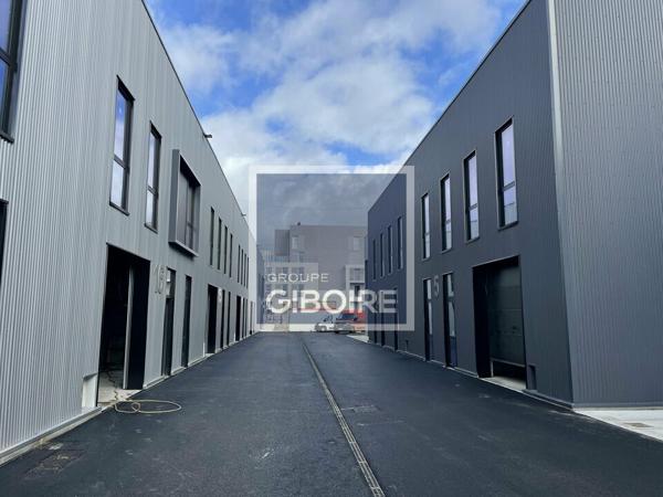 Local d'activites 350 m² à vendre LES PONTS DE CE (réf : 49.017382)