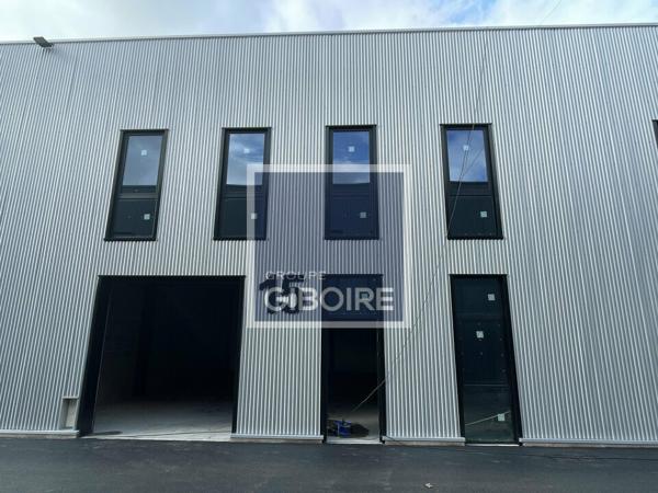 Local d'activites 350 m² à vendre LES PONTS DE CE (réf : 49.017382)