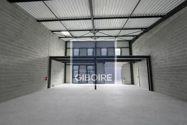 Local d'activites 350 m² à vendre LES PONTS DE CE (réf : 49.017382)