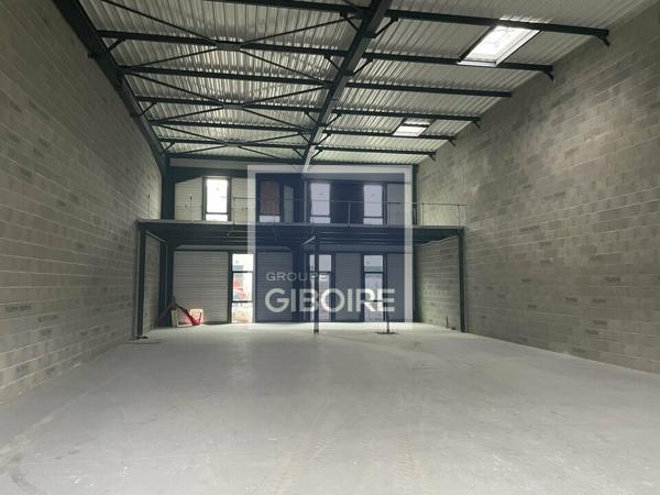 Local d'activites 350 m² à vendre LES PONTS DE CE (réf : 49.017382)