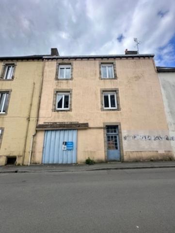 EXCLUSIVITÉ - Place de la tour d'Auvergne - Local / bureau / loft / commerce à vendre CARHAIX-PLOUGUER (29)