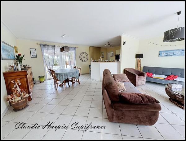 Maison à vendre 5 pièces  (79200) PLAIN PIED sur parcelle d'environ 600 m² - 3 ch - grande pièce de vie, garage ...