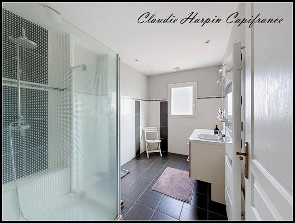 Maison à vendre 5 pièces  (79200) PLAIN PIED sur parcelle d'environ 600 m² - 3 ch - grande pièce de vie, garage ...