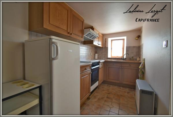 Proche de Neuilly-Saint-Front (6km) et de Villers-Cotterêts (15km), située dans un petit village plein de charme, je vous propose de découvrir cette belle maison en pierre mitoyenne.