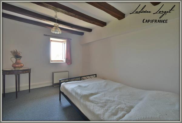 Proche de Neuilly-Saint-Front (6km) et de Villers-Cotterêts (15km), située dans un petit village plein de charme, je vous propose de découvrir cette belle maison en pierre mitoyenne.