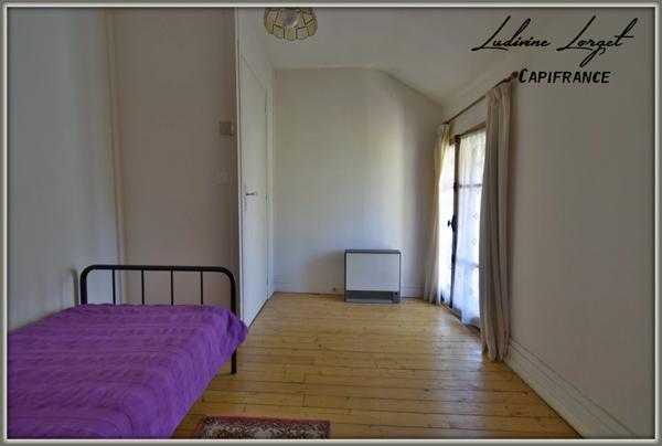 Proche de Neuilly-Saint-Front (6km) et de Villers-Cotterêts (15km), située dans un petit village plein de charme, je vous propose de découvrir cette belle maison en pierre mitoyenne.