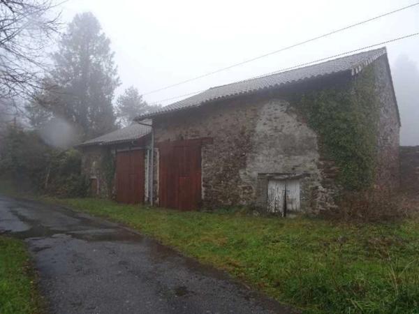 SECTEUR DOURNAZAC DANS UN VILLAGE MAISON 3 CHAMBRES A RENOVER EN TOTALITE AVEC GRANGES NON ATTENANTES