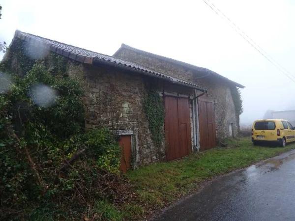 SECTEUR DOURNAZAC DANS UN VILLAGE MAISON 3 CHAMBRES A RENOVER EN TOTALITE AVEC GRANGES NON ATTENANTES