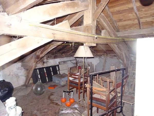 SECTEUR DOURNAZAC DANS UN VILLAGE MAISON 3 CHAMBRES A RENOVER EN TOTALITE AVEC GRANGES NON ATTENANTES