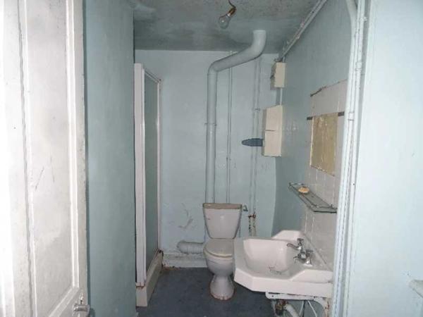 SECTEUR DOURNAZAC DANS UN VILLAGE MAISON 3 CHAMBRES A RENOVER EN TOTALITE AVEC GRANGES NON ATTENANTES