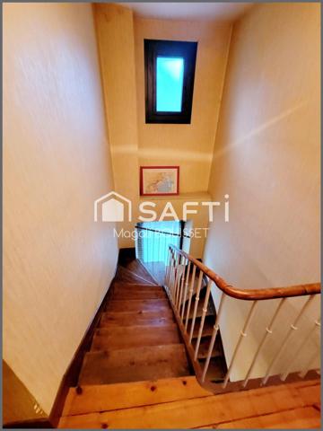 Charmante maison T8 de 195m² et 7 chambres, cour, cave, atelier, garage.