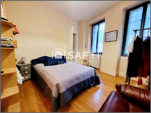 Charmante maison T8 de 195m² et 7 chambres, cour, cave, atelier, garage.