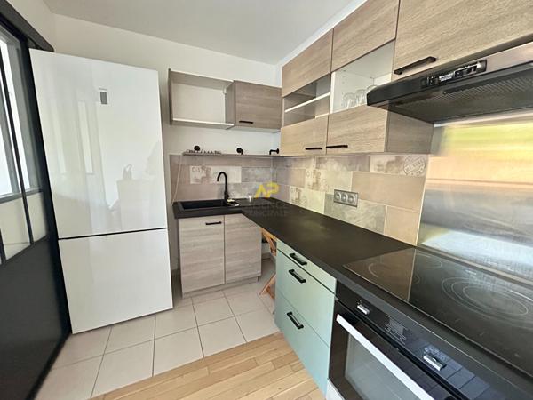 STUDIO MEUBLE AVEC TERRASSE Loyer 850 €/mois charges comprises **  - Référence  2106