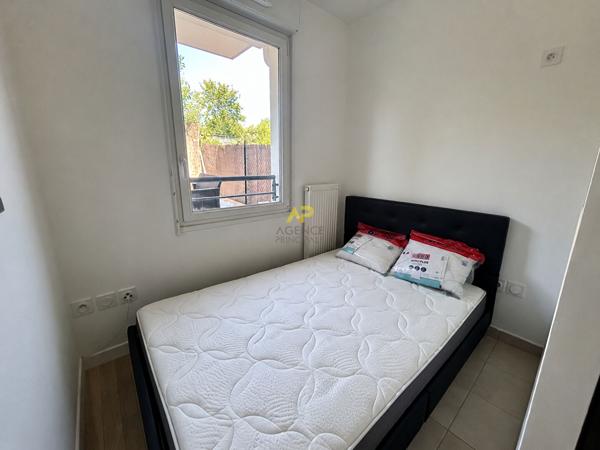 STUDIO MEUBLE AVEC TERRASSE Loyer 850 €/mois charges comprises **  - Référence  2106