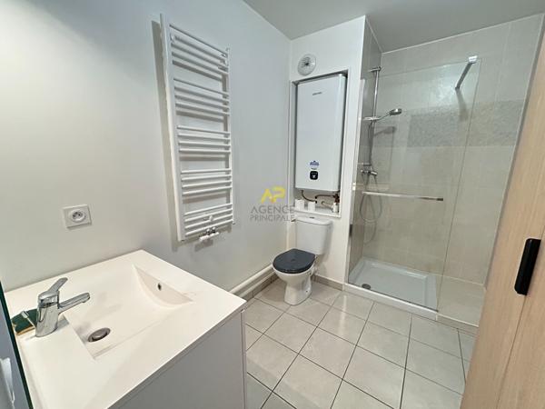 STUDIO MEUBLE AVEC TERRASSE Loyer 850 €/mois charges comprises **  - Référence  2106