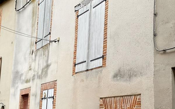 Immeuble à vendre    2 pièces •  Moissac