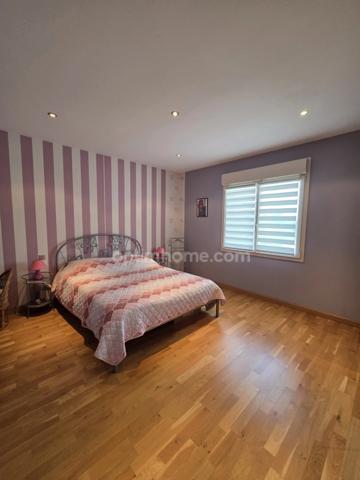 à vendre!! Maison d'architecte de plain pied 3 chambres avec sous-sol semi enterré