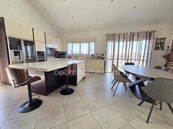 à vendre!! Maison d'architecte de plain pied 3 chambres avec sous-sol semi enterré