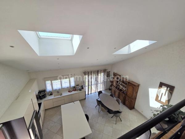 à vendre!! Maison d'architecte de plain pied 3 chambres avec sous-sol semi enterré