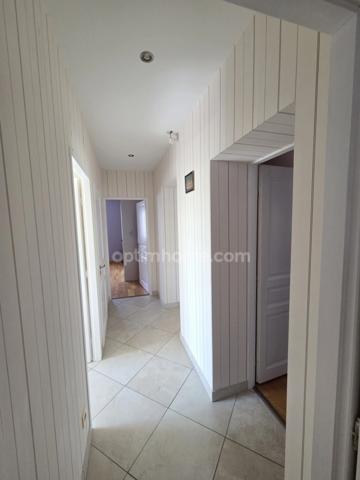 à vendre!! Maison d'architecte de plain pied 3 chambres avec sous-sol semi enterré