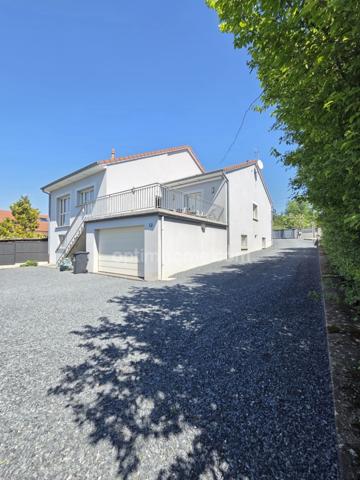 à vendre!! Maison d'architecte de plain pied 3 chambres avec sous-sol semi enterré