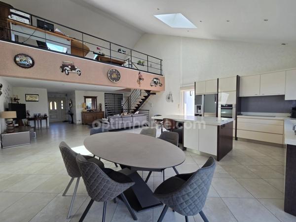 à vendre!! Maison d'architecte de plain pied 3 chambres avec sous-sol semi enterré