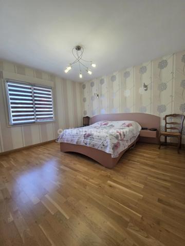 à vendre!! Maison d'architecte de plain pied 3 chambres avec sous-sol semi enterré