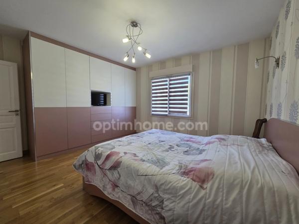 à vendre!! Maison d'architecte de plain pied 3 chambres avec sous-sol semi enterré