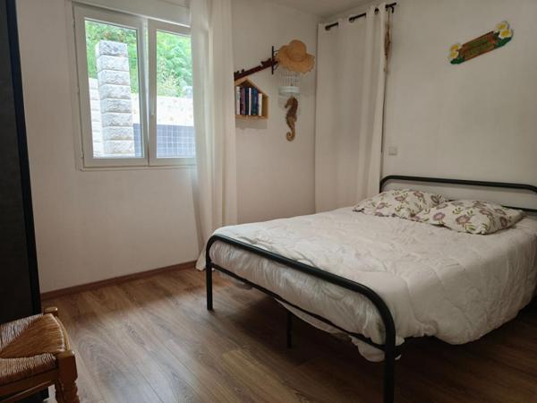 MAISON DE PLAIN-PIED - PISCINE CHAUFFEE - TERRASSE - ENVIRONNEMENT CALME - DPE C