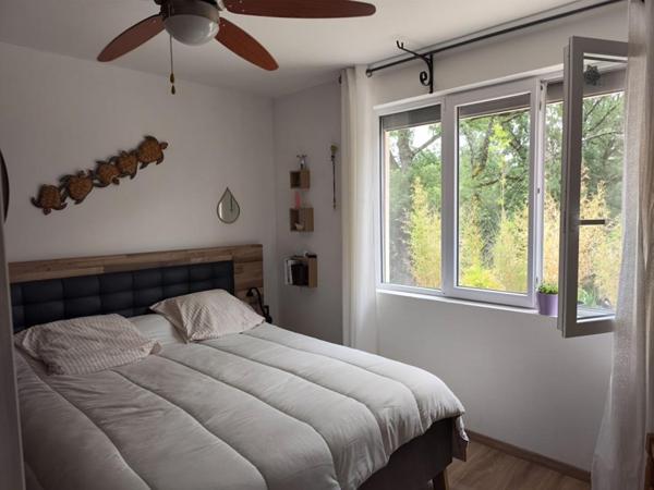 MAISON DE PLAIN-PIED - PISCINE CHAUFFEE - TERRASSE - ENVIRONNEMENT CALME - DPE C