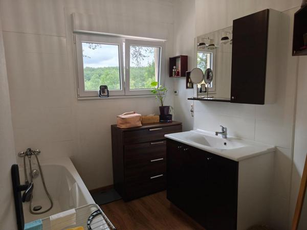 MAISON DE PLAIN-PIED - PISCINE CHAUFFEE - TERRASSE - ENVIRONNEMENT CALME - DPE C