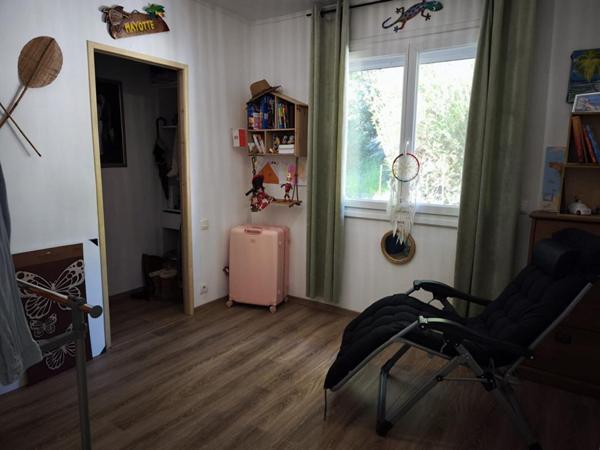 MAISON DE PLAIN-PIED - PISCINE CHAUFFEE - TERRASSE - ENVIRONNEMENT CALME - DPE C