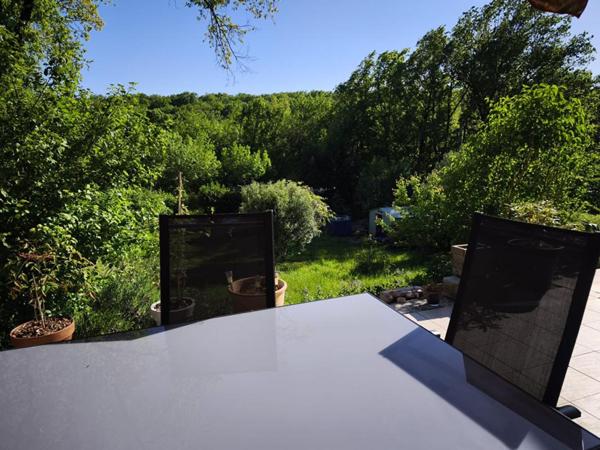 MAISON DE PLAIN-PIED - PISCINE CHAUFFEE - TERRASSE - ENVIRONNEMENT CALME - DPE C