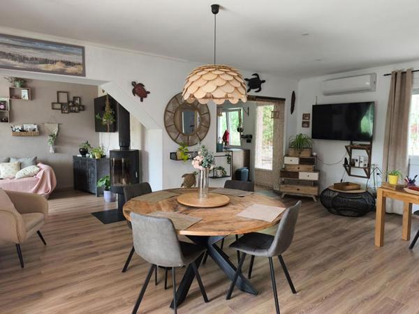 MAISON DE PLAIN-PIED - PISCINE CHAUFFEE - TERRASSE - ENVIRONNEMENT CALME - DPE C