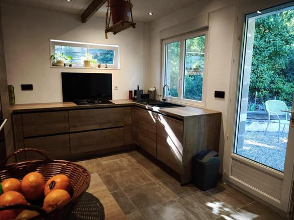 MAISON DE PLAIN-PIED - PISCINE CHAUFFEE - TERRASSE - ENVIRONNEMENT CALME - DPE C