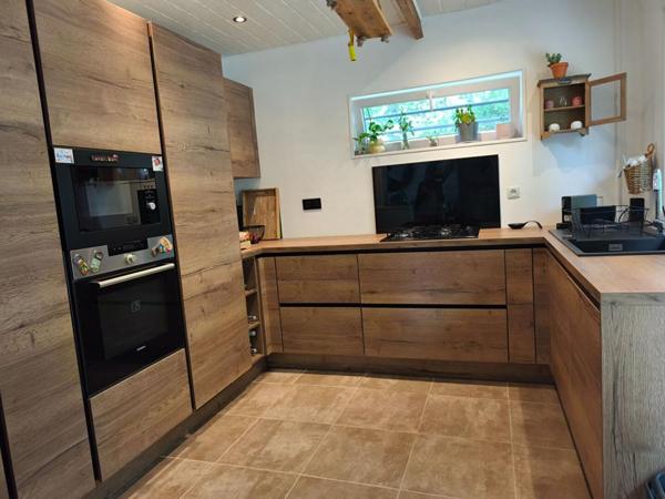 MAISON DE PLAIN-PIED - PISCINE CHAUFFEE - TERRASSE - ENVIRONNEMENT CALME - DPE C