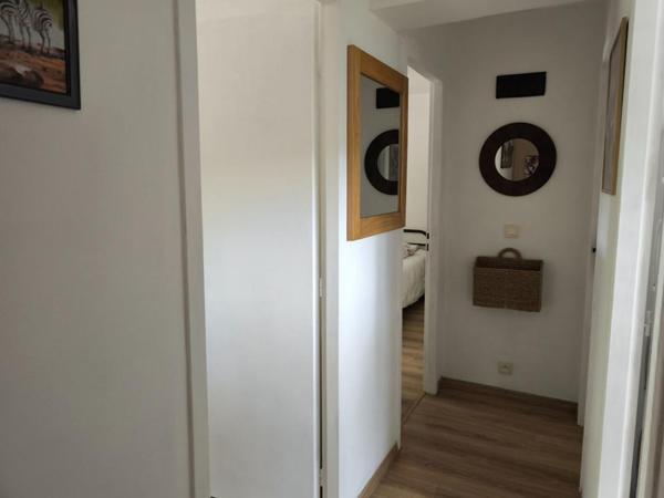 MAISON DE PLAIN-PIED - PISCINE CHAUFFEE - TERRASSE - ENVIRONNEMENT CALME - DPE C