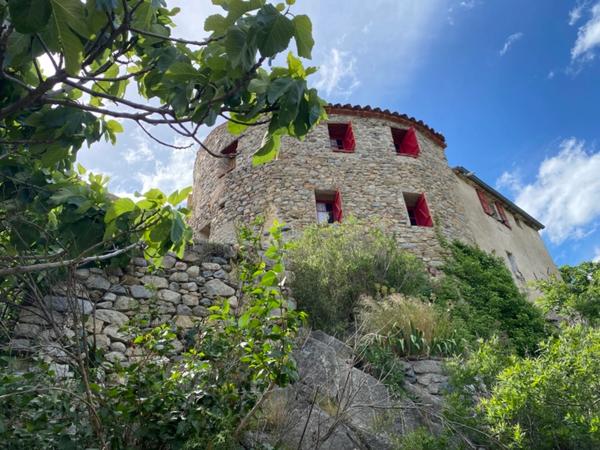 Dpt Pyrénées Orientales (66), à vendre EUS, Maison 4 pièces 73 m² cour intérieure à rénover
