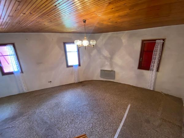Dpt Pyrénées Orientales (66), à vendre EUS, Maison 4 pièces 73 m² cour intérieure à rénover