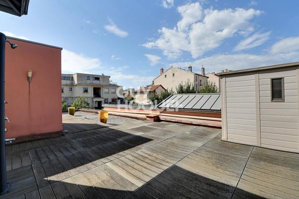 Montchat - Maison contemporaine T7 - 4 chambres avec piscine, sauna, hammam, garage et cave - 69003