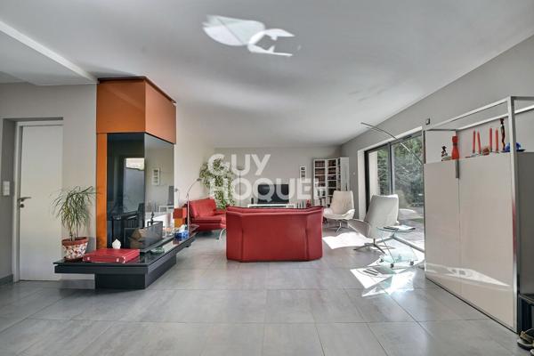 Montchat - Maison contemporaine T7 - 4 chambres avec piscine, sauna, hammam, garage et cave - 69003