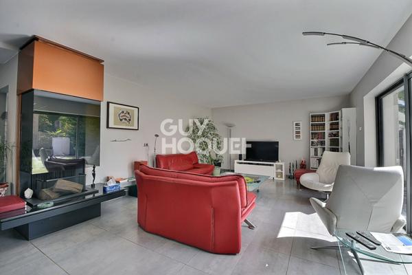 Montchat - Maison contemporaine T7 - 4 chambres avec piscine, sauna, hammam, garage et cave - 69003