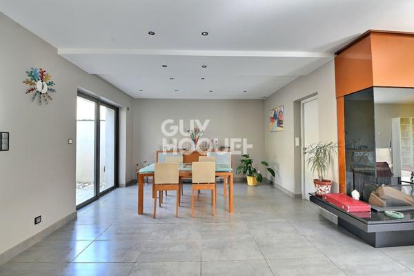 Montchat - Maison contemporaine T7 - 4 chambres avec piscine, sauna, hammam, garage et cave - 69003