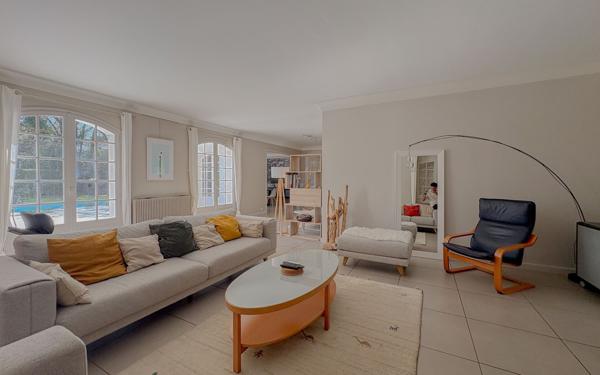 Maison à vendre    6 pièces •  Lons