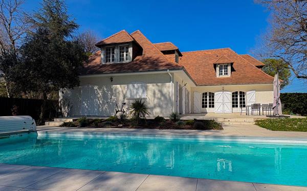 Maison à vendre    6 pièces •  Lons