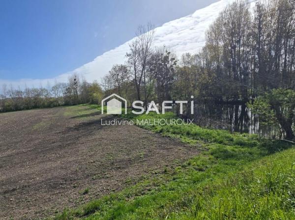 Terrain de loisir d’environ 1000 m² avec accès direct à la rivière La Dronne, sera borner après le passage du géomètre