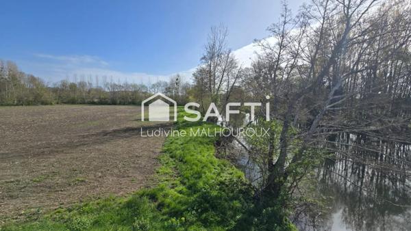 Terrain de loisir d’environ 1000 m² avec accès direct à la rivière La Dronne, sera borner après le passage du géomètre