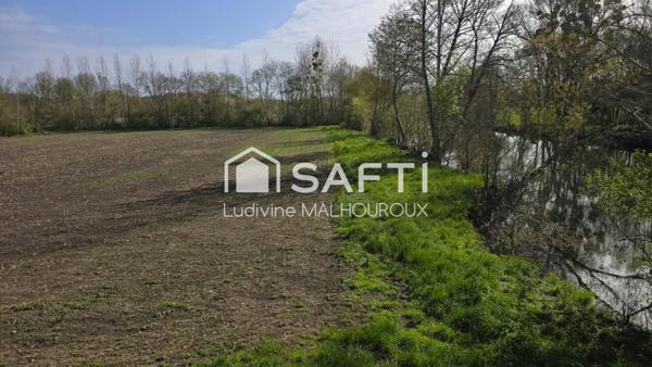 Terrain de loisir d’environ 1000 m² avec accès direct à la rivière La Dronne, sera borner après le passage du géomètre